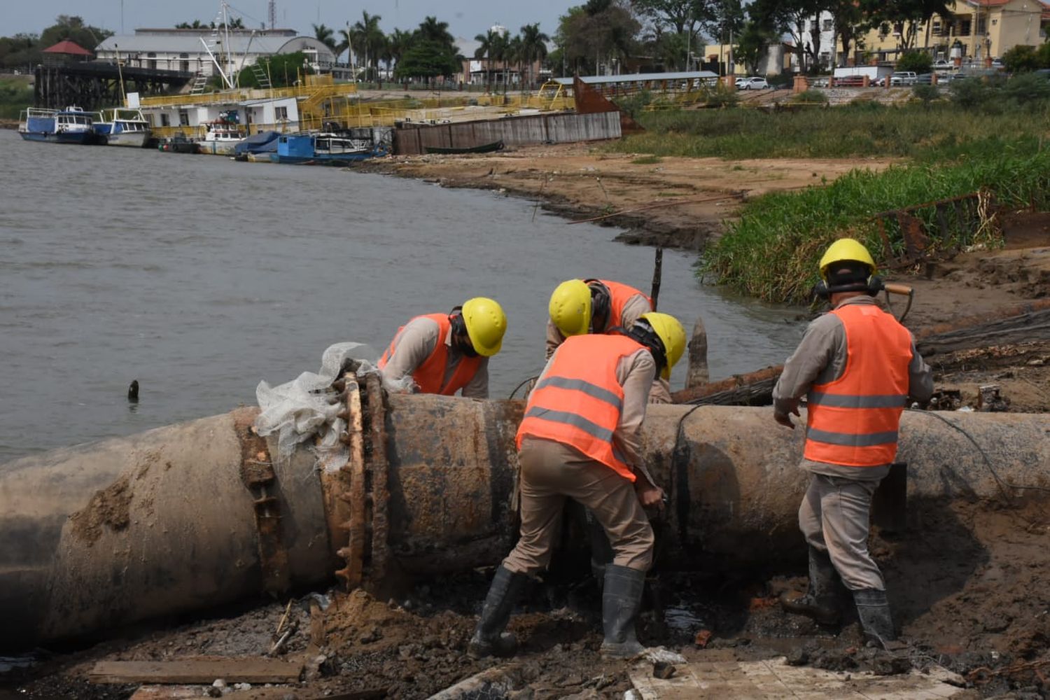 20 barrios sin agua potable: se rompió un caño de la toma sobre el río Paraguay