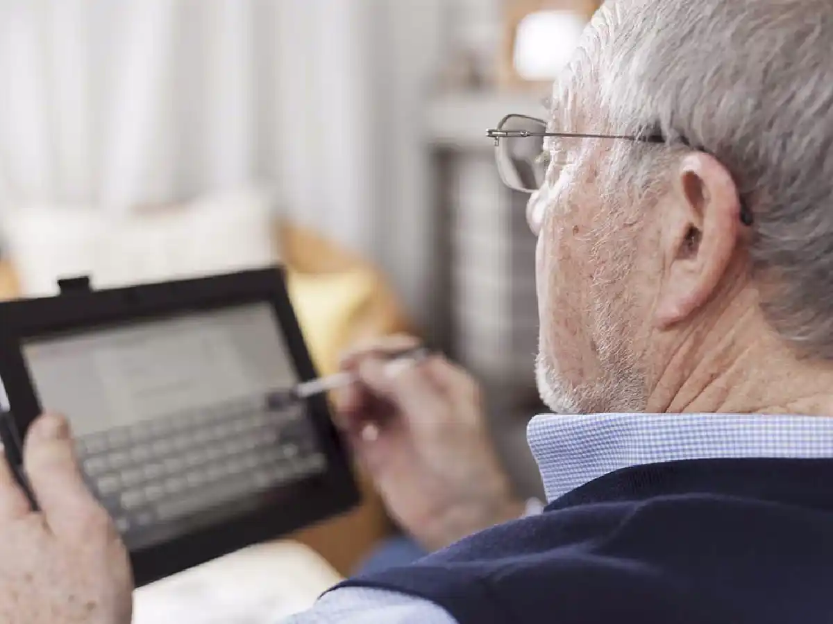 Distribuirán 10.700 tablets a jubilados y pensionados cordobeses que cobran por Anses
