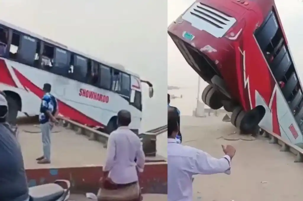 Un colectivo cayó al río Padma