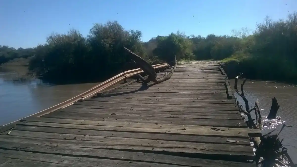 El puente antes de la caída de una de sus cabeceras