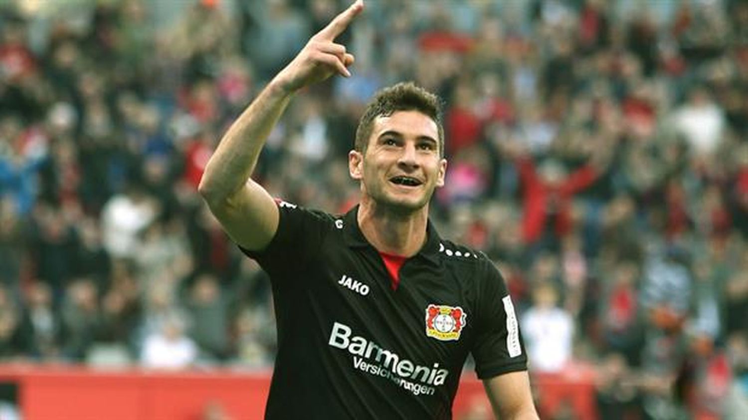 Gol y asistencia en el debut de Alario en el Leverkusen