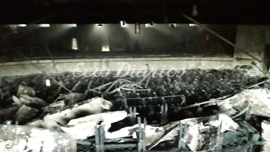Recorrida y peritaje en el destruido interior del teatro auditórium