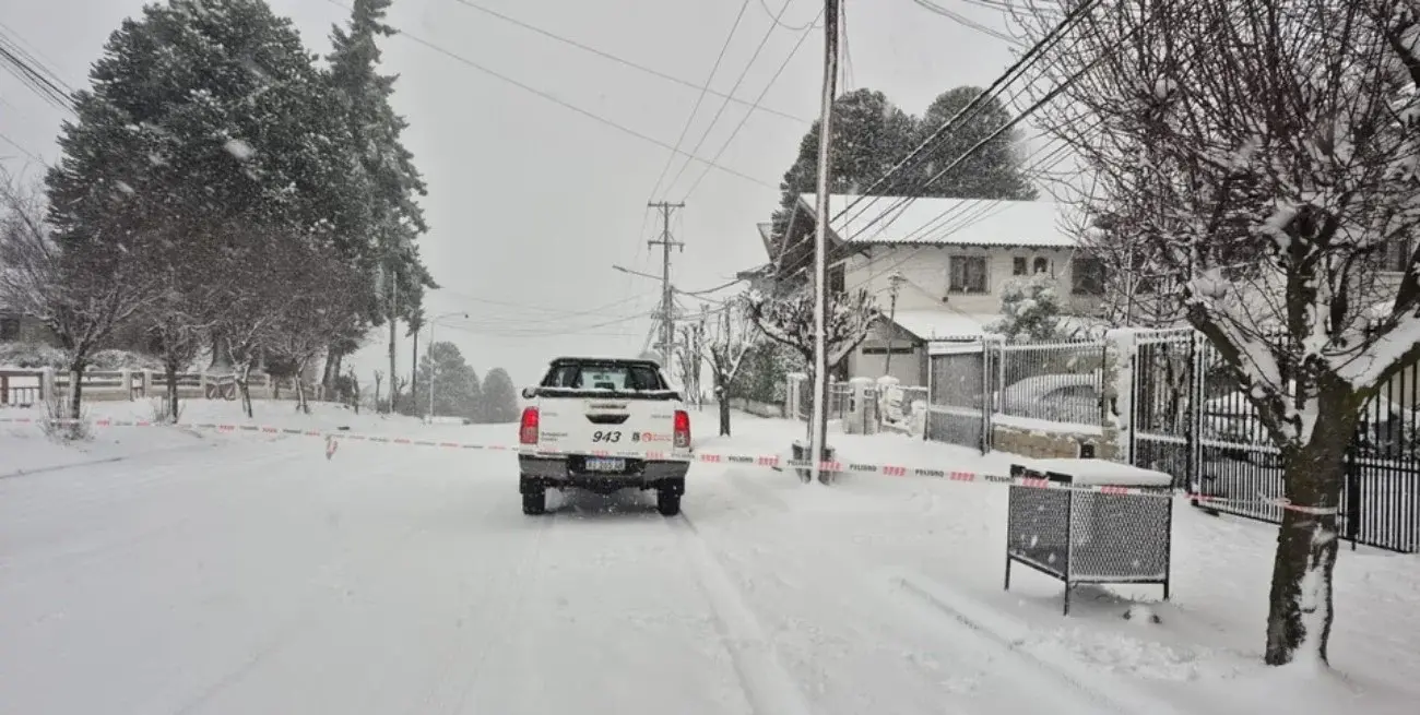 La nieve complicó la circulación en varios puntos de la ciudad.