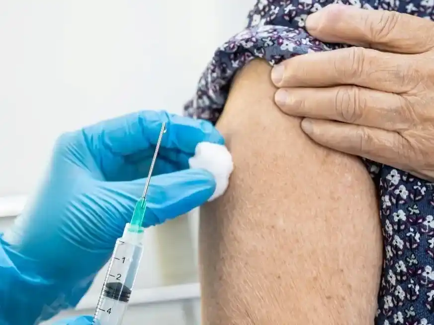 El calendario nacional de vacunación incluye dosis para todas las edades y etapas de la vida.