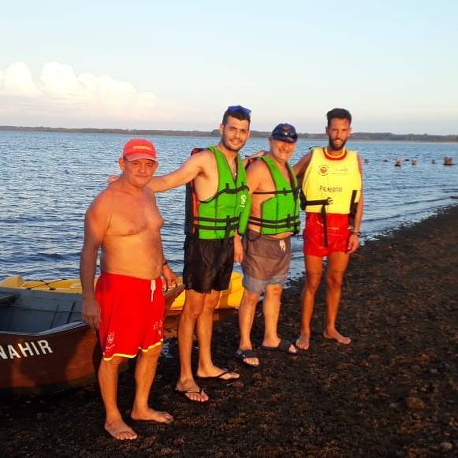 Guardavidas rescataron a dos personas en el Lago de Salto Grande