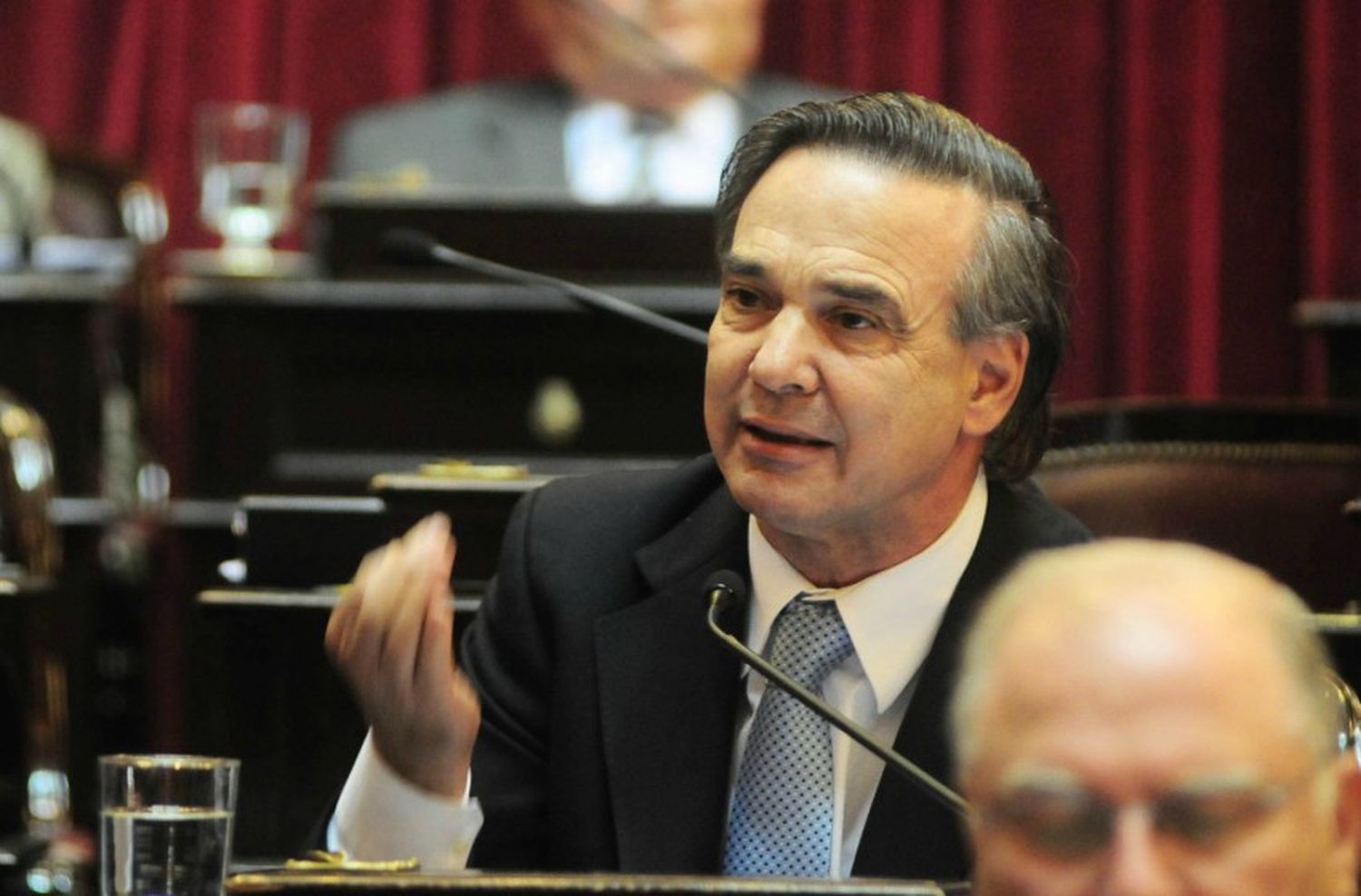 Pichetto: "17 millones de personas cobran un cheque del Estado"