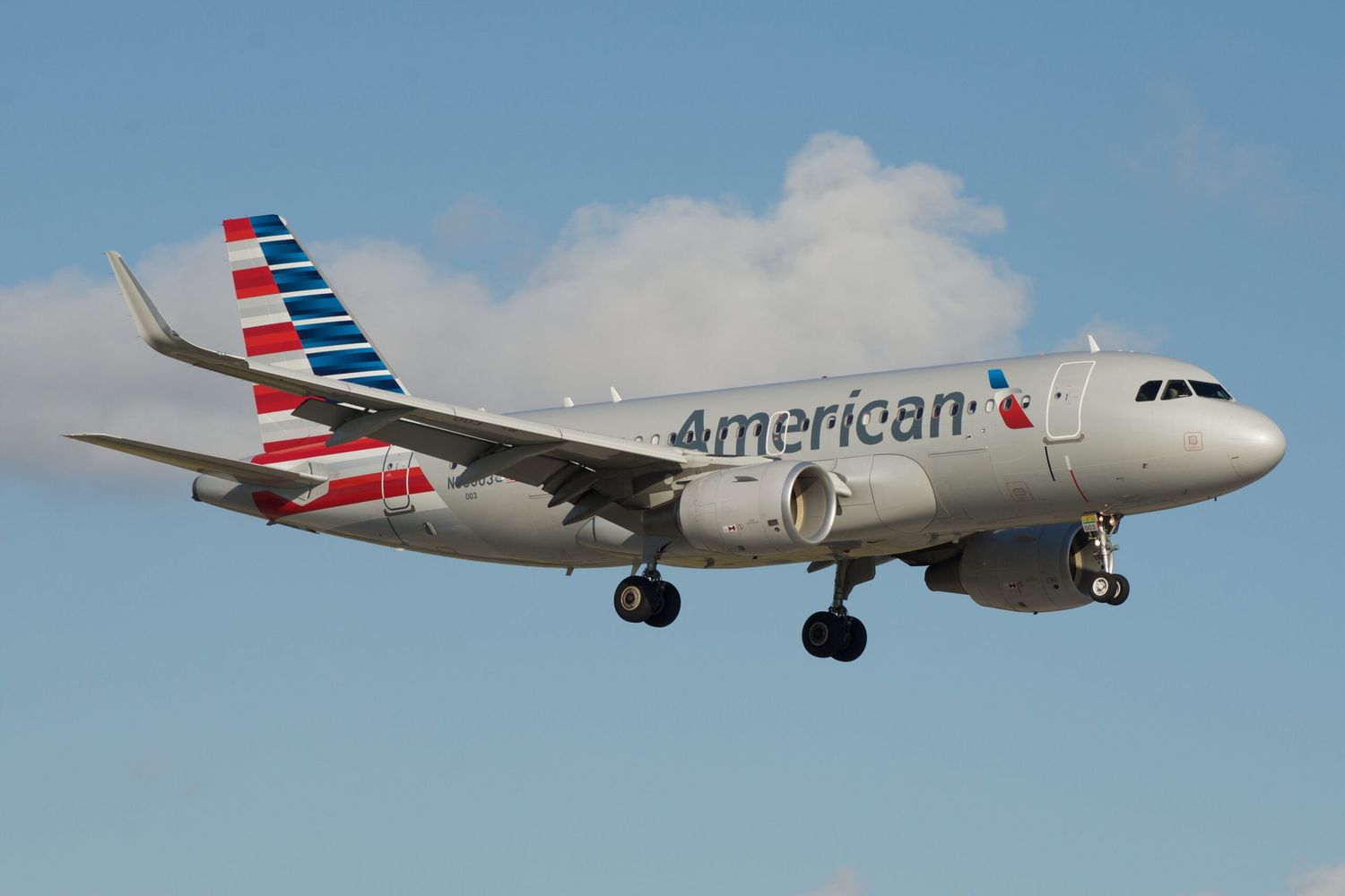 American Airlines aumentará su presencia en Burbank tras el anuncio de Avelo