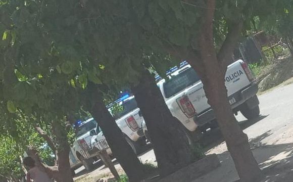 Pelea familiar terminó con un policía agredido y una mujer descompensada