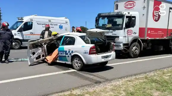 Choque fatal en Ruta 11, altura Gesell: un policía murió al ser embestido por un camión