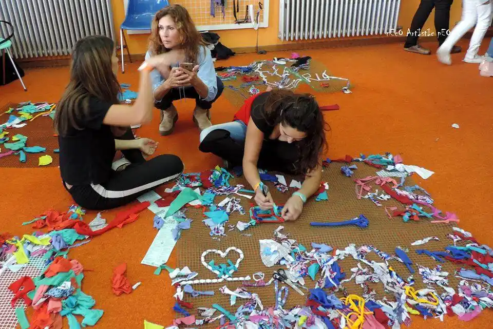 Taller con material reciclado y pintura con Alicia Duhalde