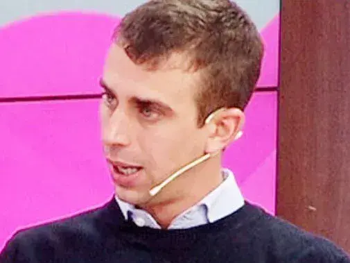 Lautaro Azzalini defendió el nuevo sistema de alimentación escolar y ratificó que continuará pese a los cuestionamientos