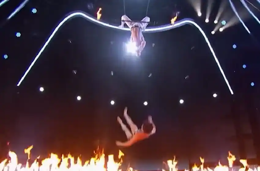 ¡Se salvó de milagro! Una mujer en America’s Got Talent cayó al vacío en pleno programa