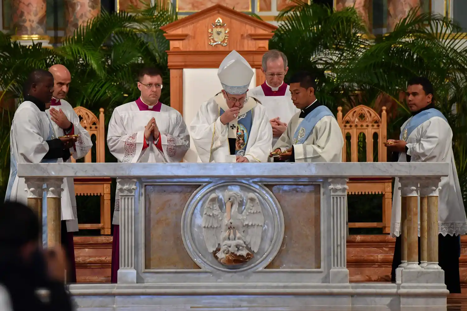 El Papa dijo que la Iglesia está “herida por su pecado”
