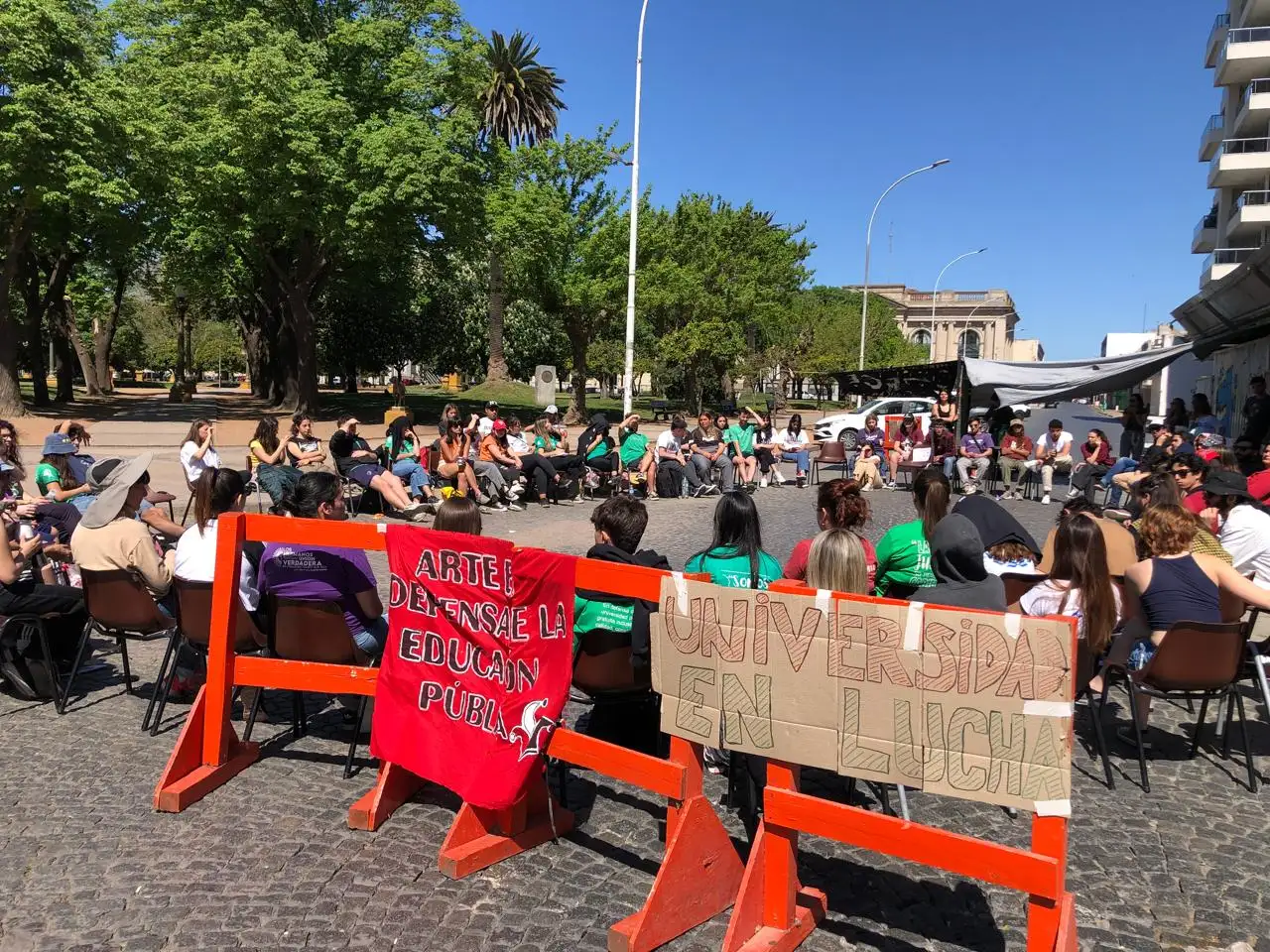 "La confirmación del veto a la Ley de Financiamiento Universitario es parte de la política de desfinanciamiento que promueve el gobierno nacional desde que asumió" asegura el comunicado.
