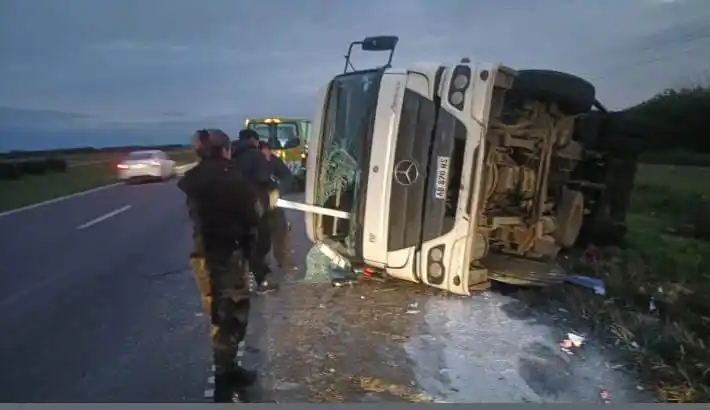 Así quedó el camión tras el accidente.