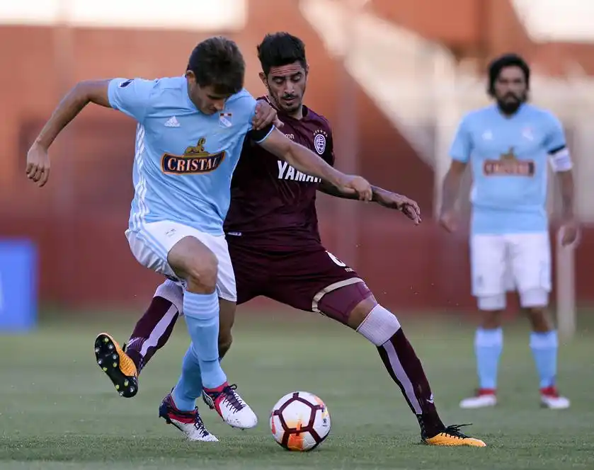 Lanús sacó ventaja de local