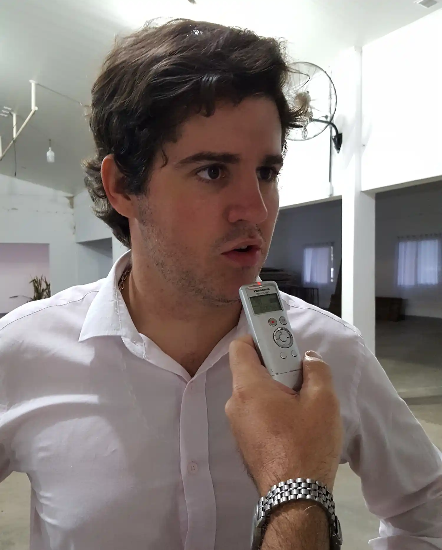 Gabás explicó que el mayor componente impositivo de la tarifa eléctrica es un impuesto nacional