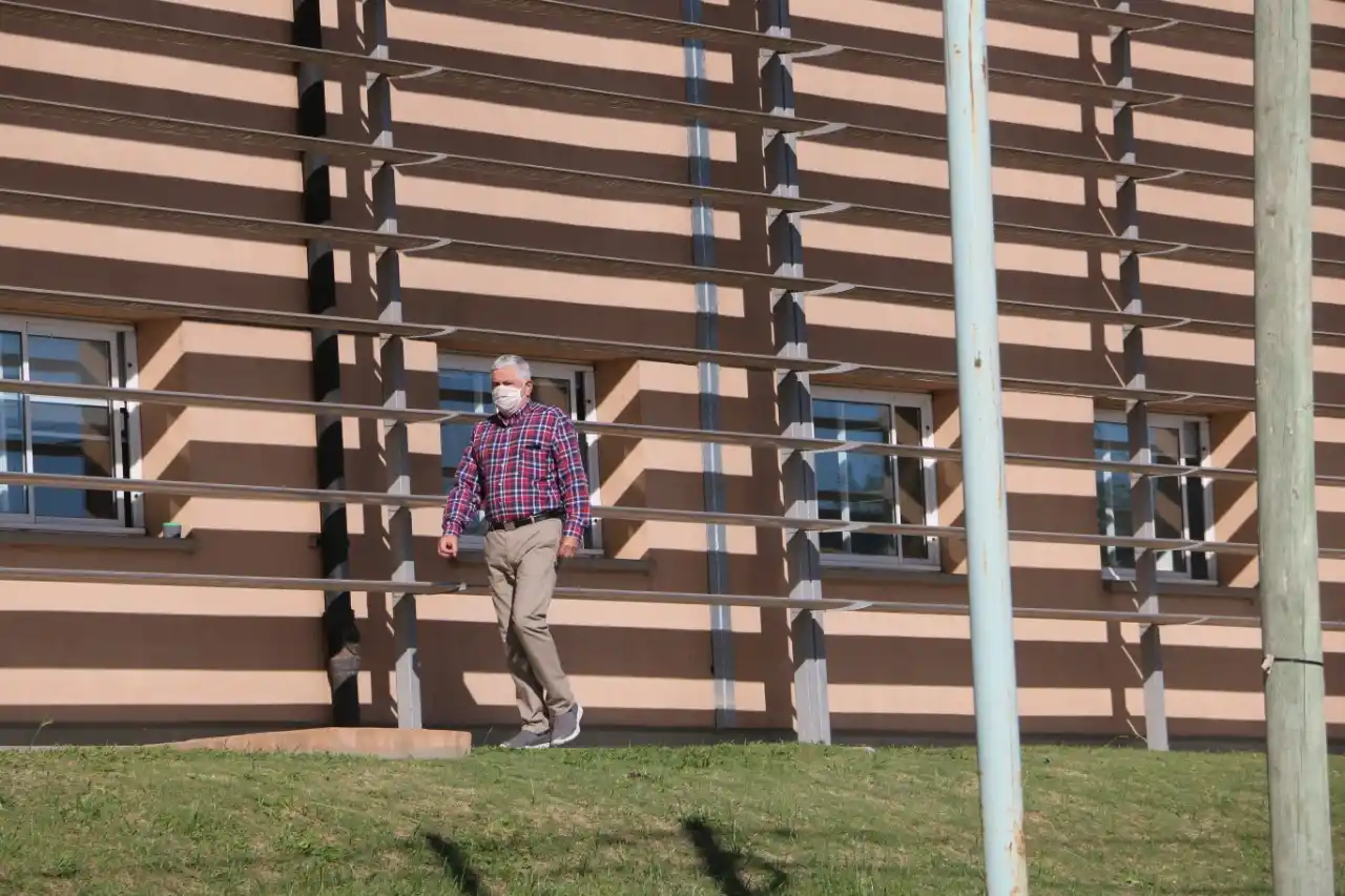 Pese al confinamiento, los infectados no ceden: otra vez más de un centenar