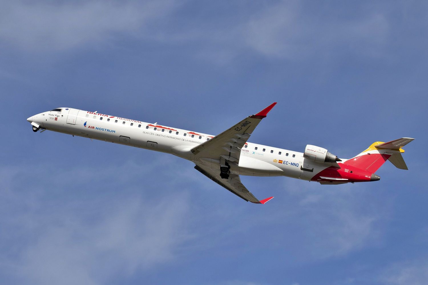 Air Nostrum y Cepsa firman convenio para impulsar el desarrollo de combustibles sostenibles de aviación