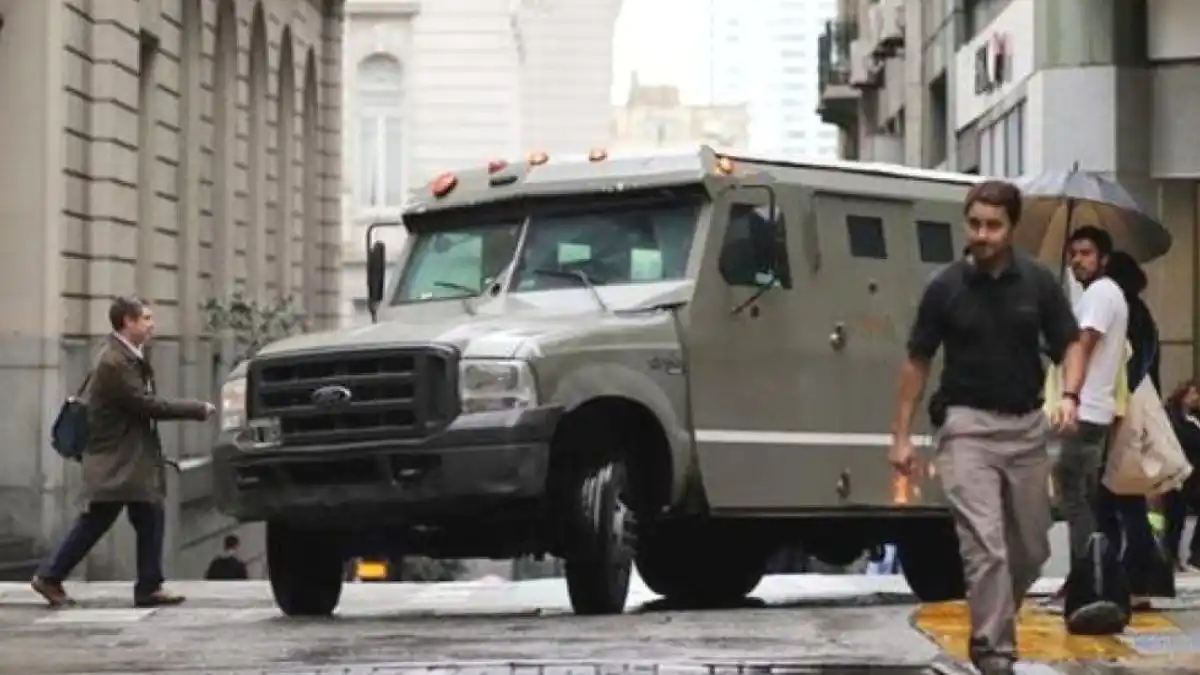 Tiroteo y robo a un camión de caudales en Berlín: hay cuatro personas heridas