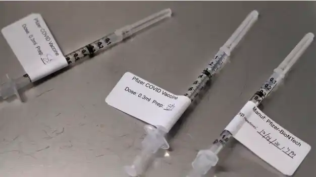 Sentencia histórica: reconocen daño neurológico por la vacuna del COVID-19 de Pfizer