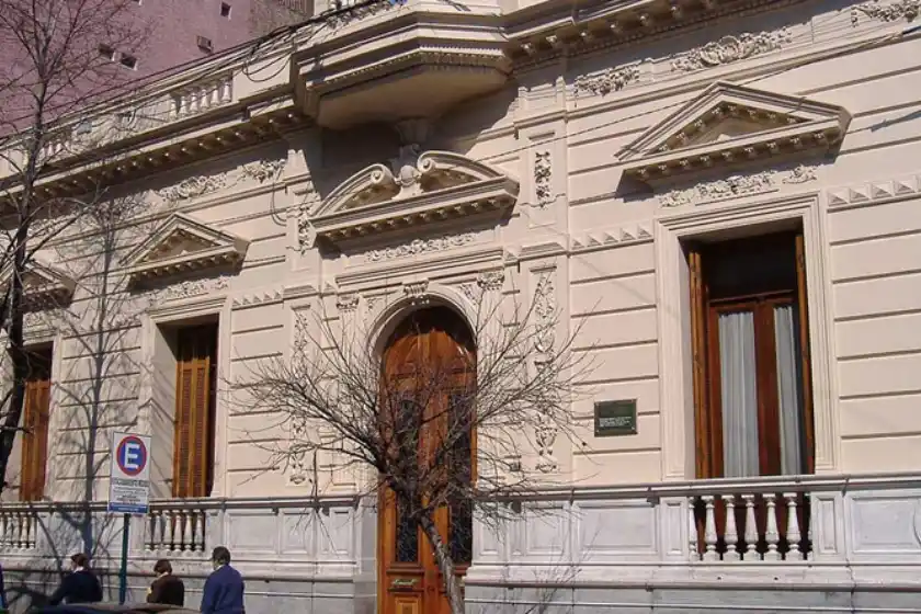 El Arzobispado de Rosario decretó duelo por la muerte del Papa: qué pasa con las escuelas parroquiales