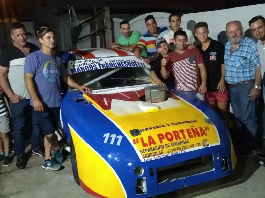 Olivera presentó su auto
