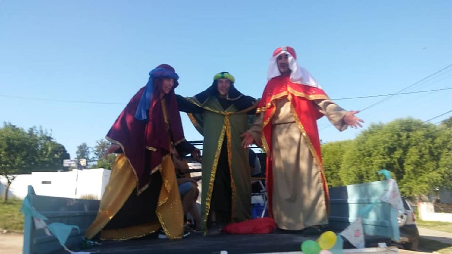 Los  Reyes Magos reparten golosinas esta tarde