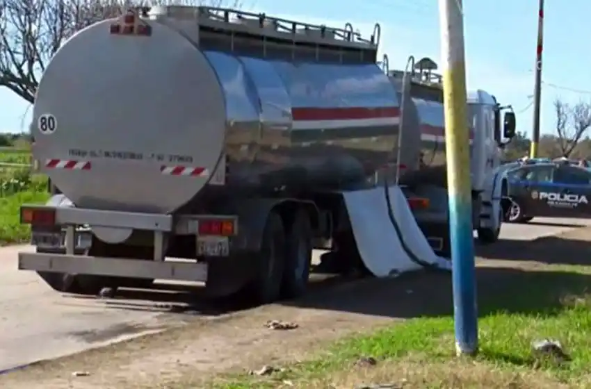 Falleció un niño de 13 años tras ser atropellado por un camión cisterna a la salida del colegio