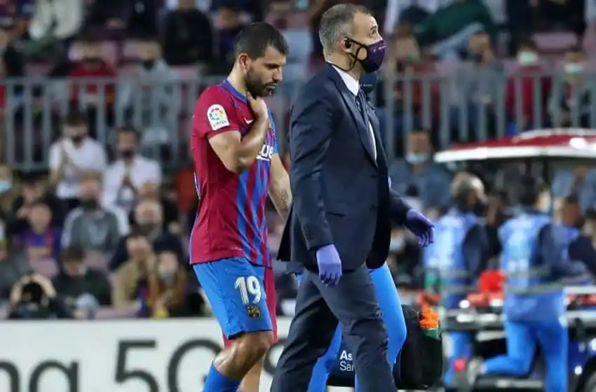 Preocupación en Barcelona por la salud del Kun Agüero que sufrió una arritmia en pleno partido