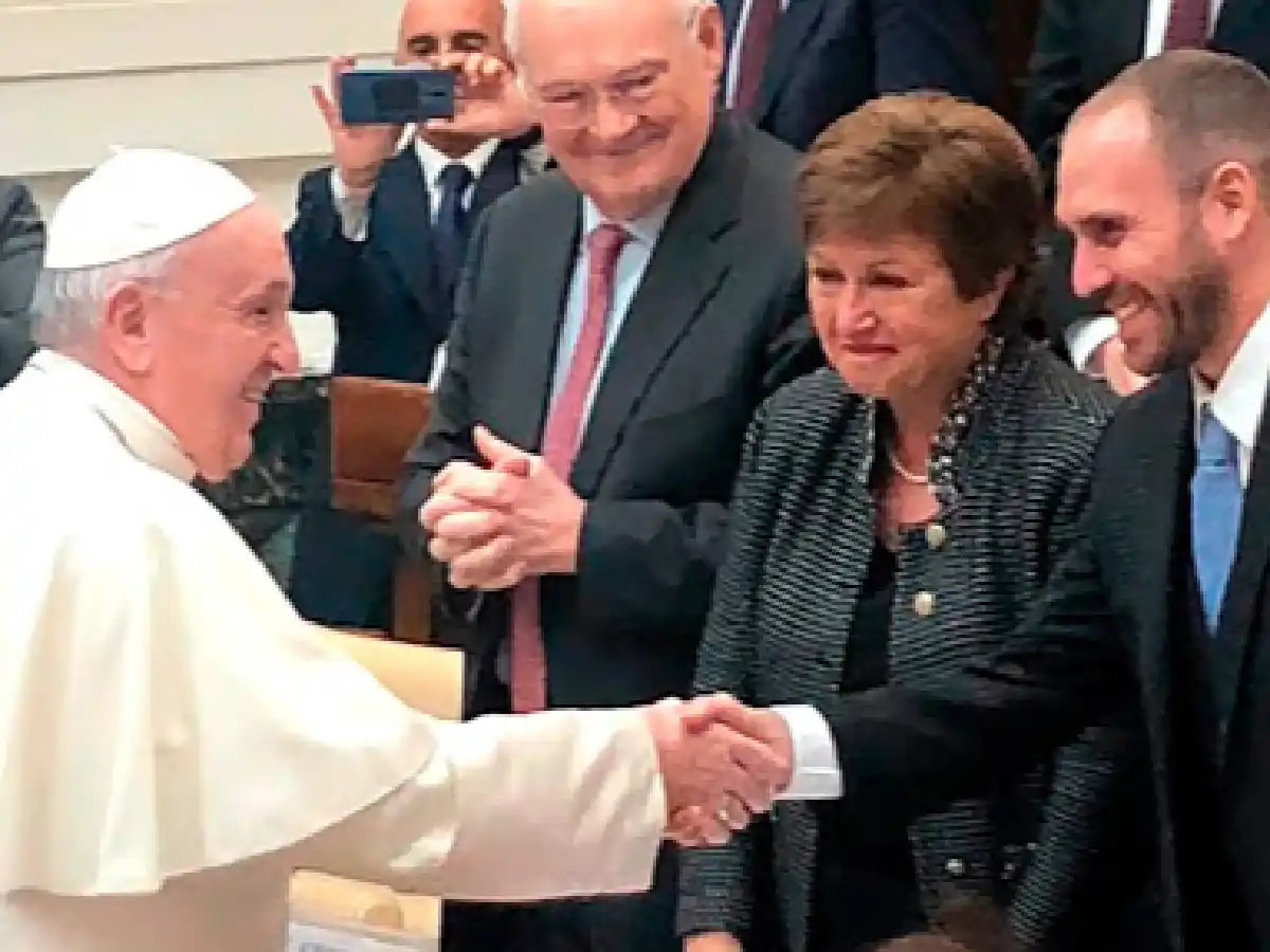 Ante la jefa del FMI, Francisco pidió que no se exija a los países que paguen sus deudas con "sacrificios insoportables"