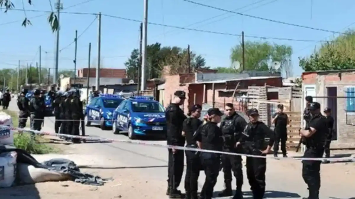 Tensión en un barrio rosarino: una policía baleó en la cabeza a un vecino