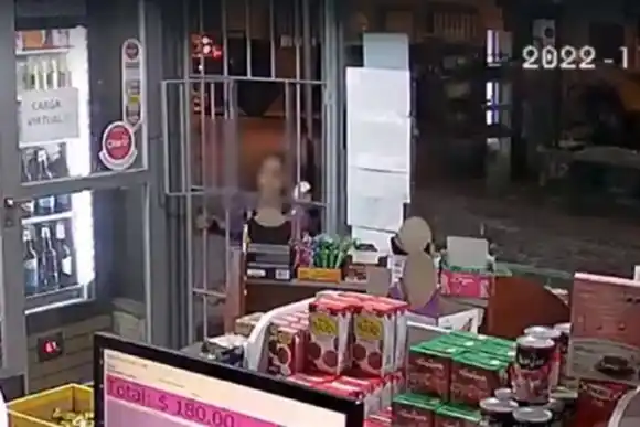 Increíble video: una nena fue herida tras quedar en medio de un tiroteo por ajuste de cuentas narco en Rosario