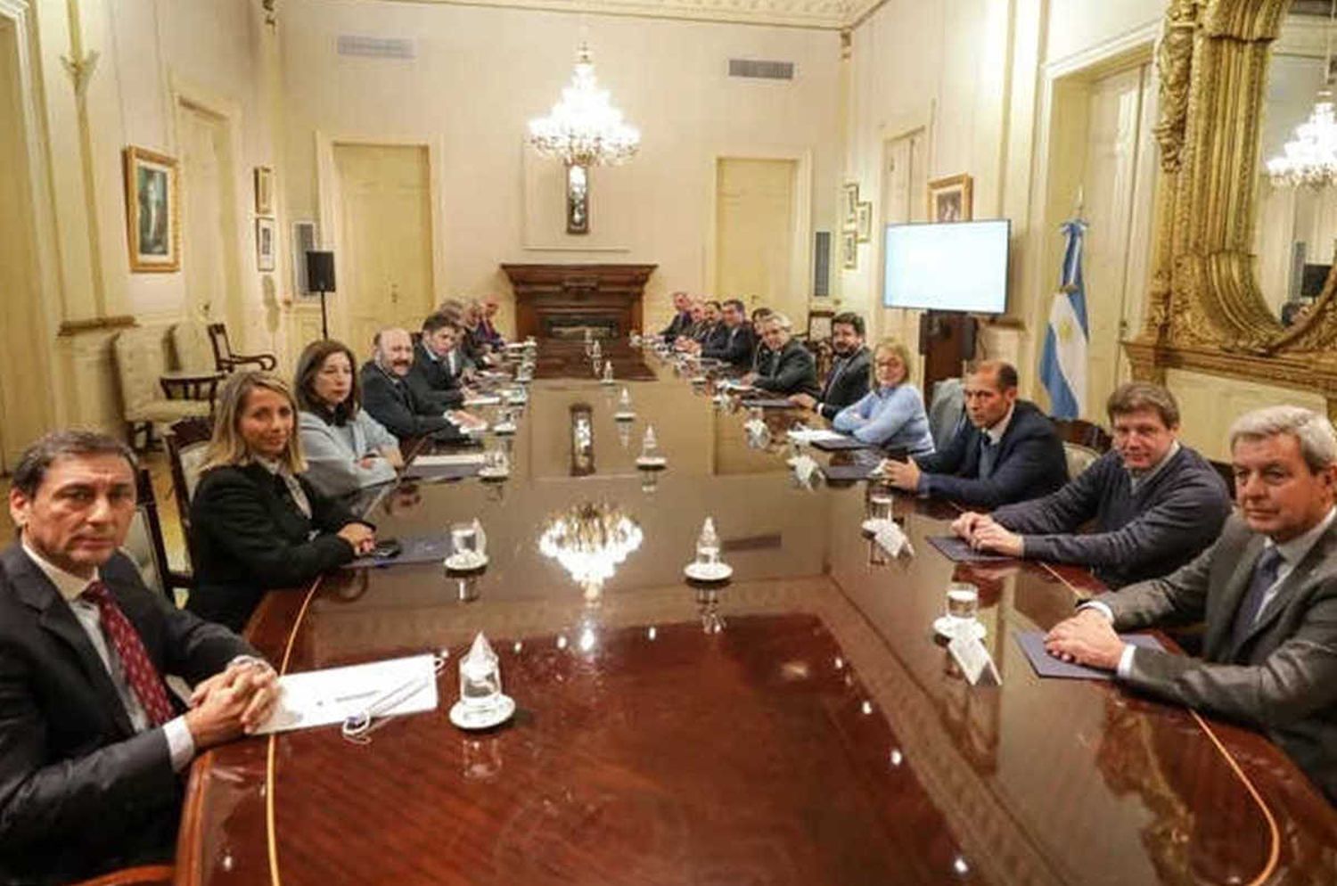 Insfrán junto a otros doce gobernadores
se reunieron con el presidente de la Nación