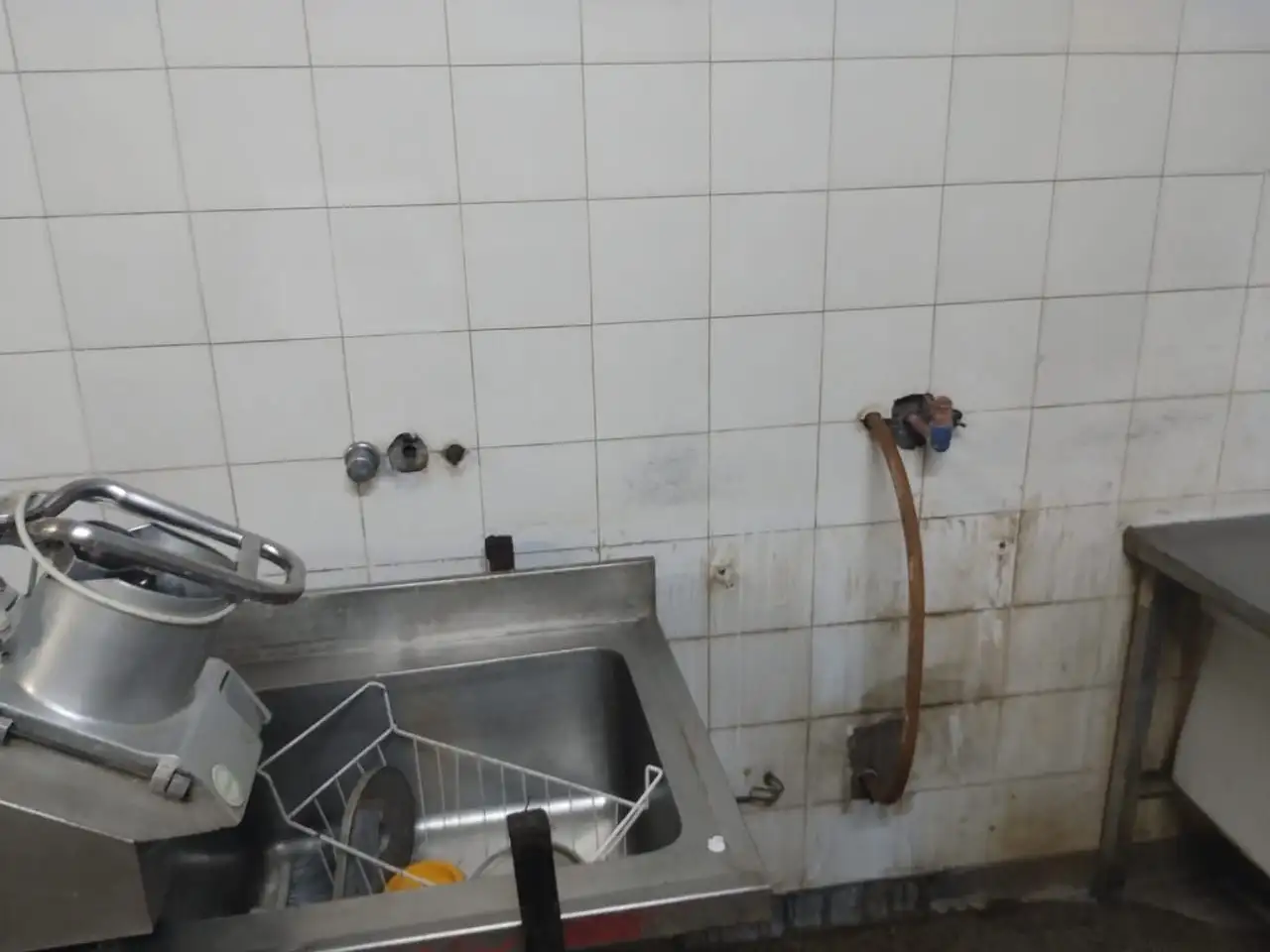 Así se encuentra parte de la cocina del HIGA.