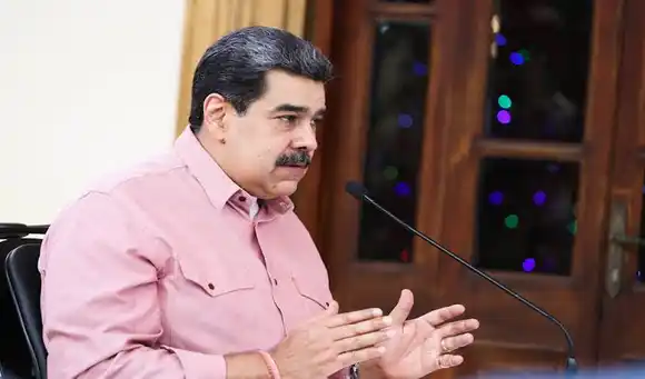 Regreso a clases con todos los juguetes: Maduro ofrece útiles, uniformes y morrales