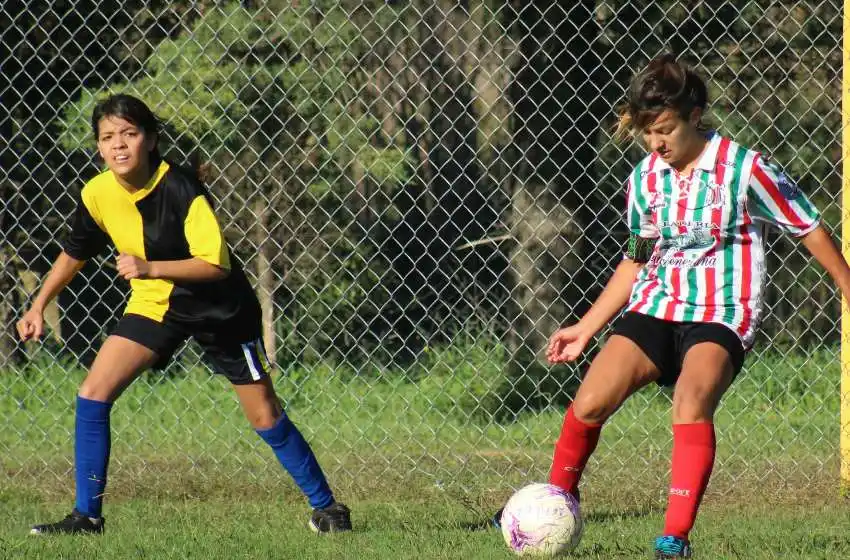 Fútbol Femenino: Urquiza goleó y se trepó a la punta
