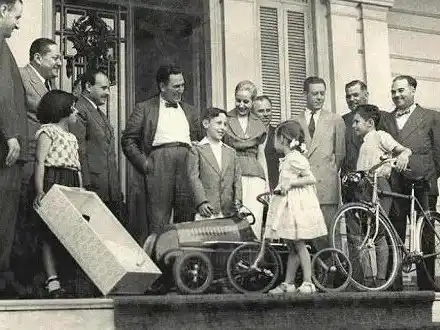 La niñez no debería ser laboratorio para experimentar con ideologías, sino espacio de libertad y aprendizaje.