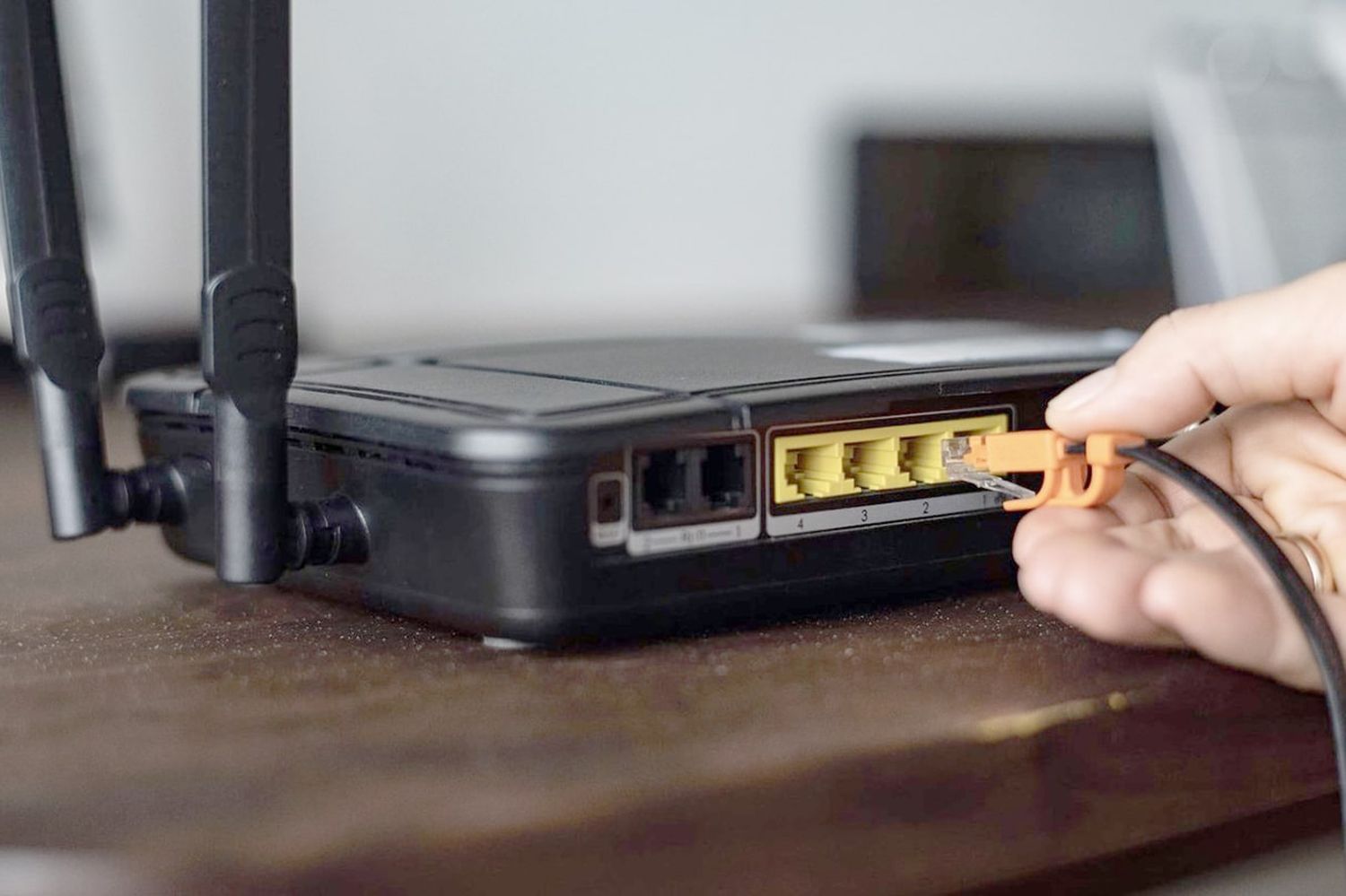 Servicios de telefonía fija e internet son los más reclamados