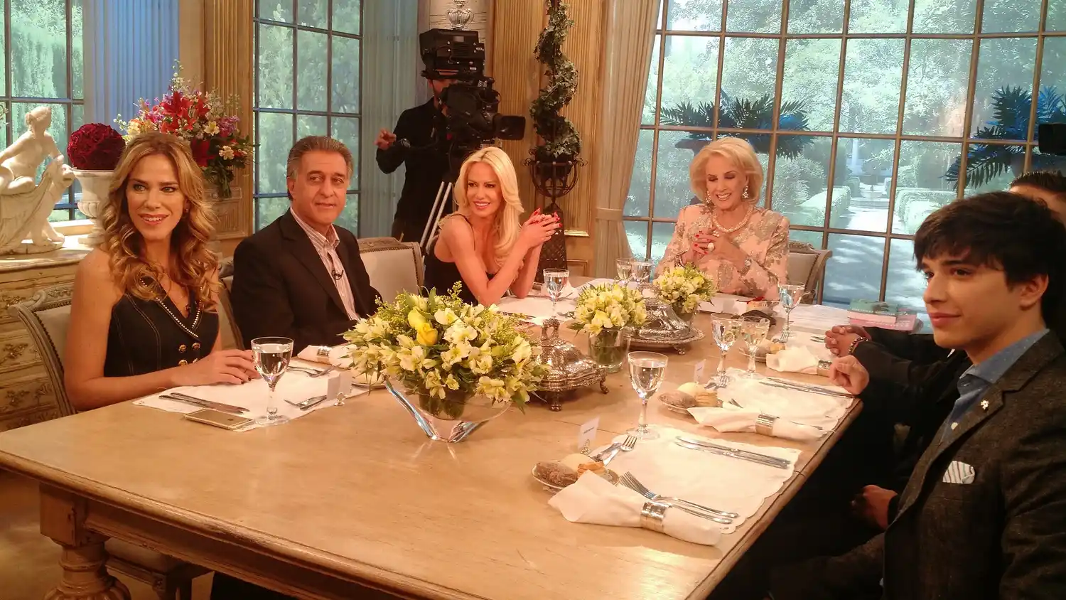 Pitrola con Mirtha Legrand: "Scioli, Macri y Massa quieren el ajuste"