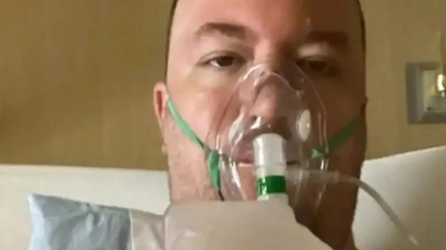 Un antivacuna se arrepintió de no haberse aplicado su dosis minutos antes de morir por covid