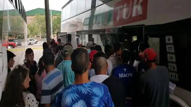 Más de 1000 cosecheros entrerrianos se trasladan al sur argentino para trabajar