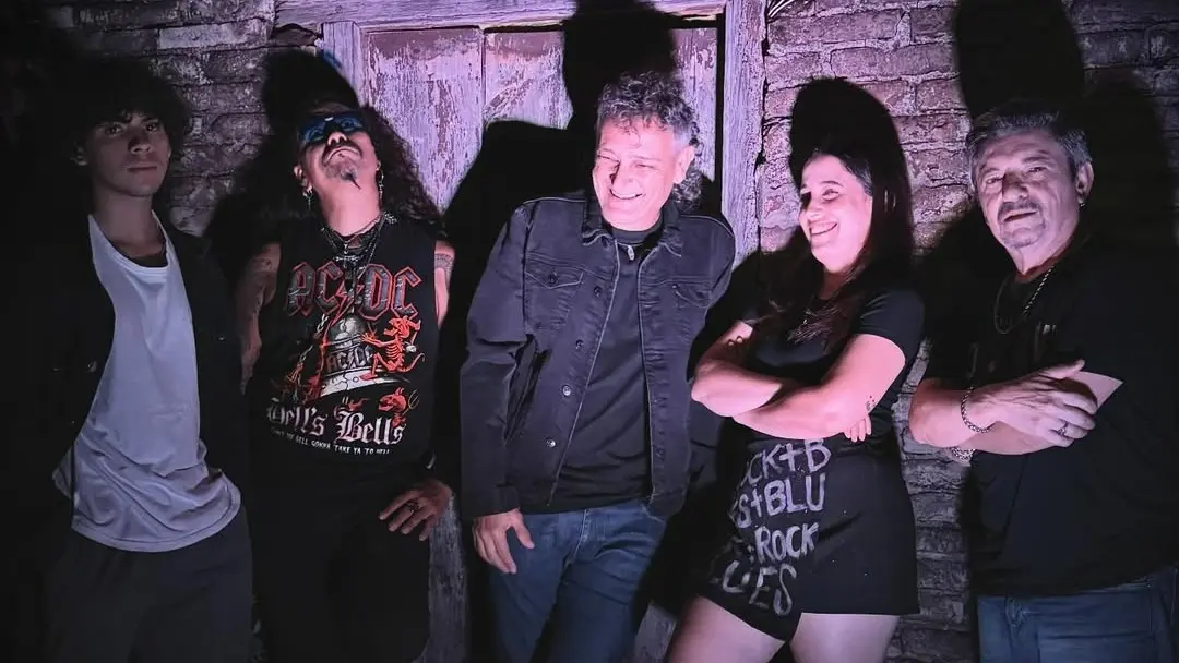 “Debutamos en 1998 y nunca paramos”: La Blusa celebró su camino en la música regional