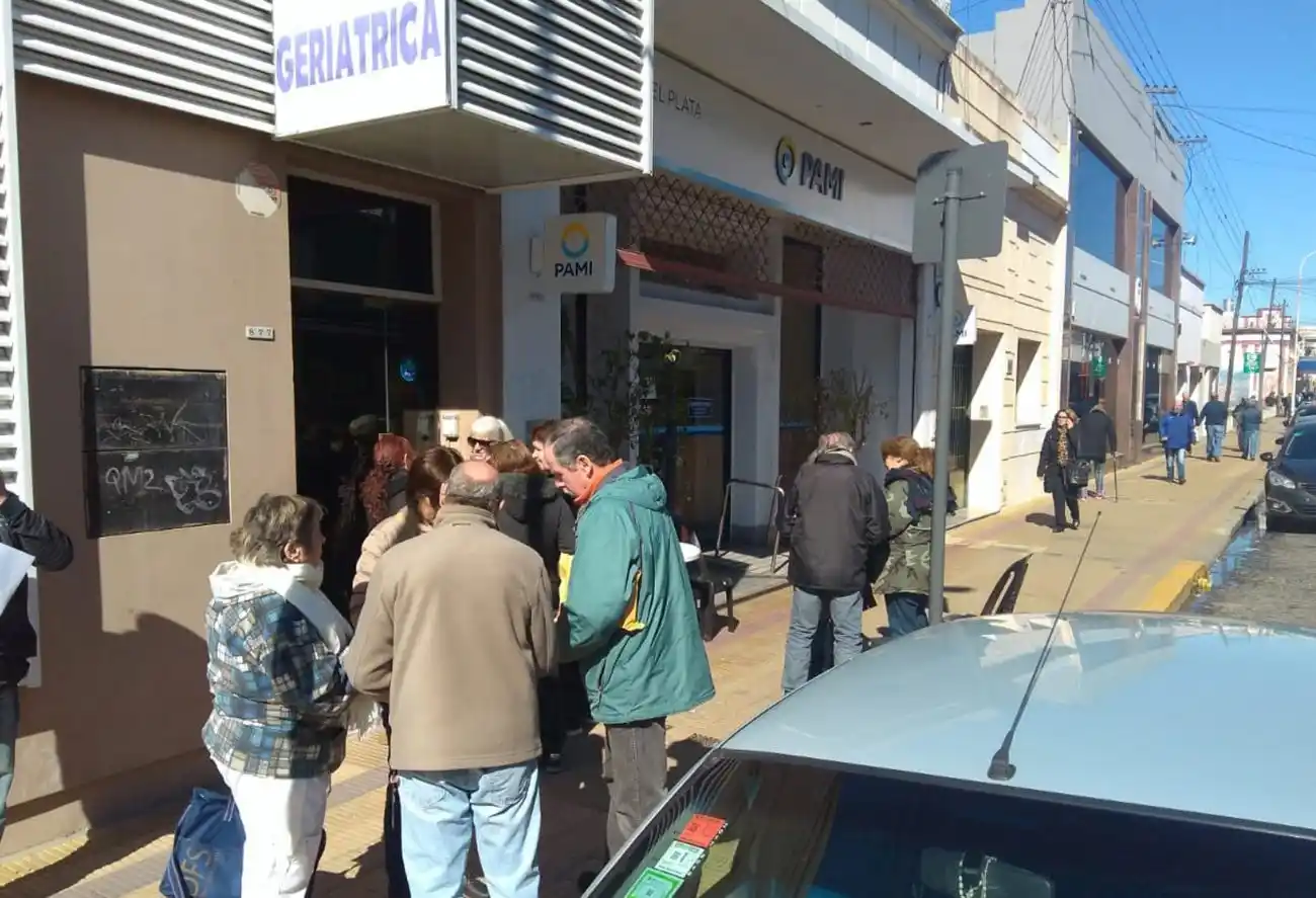 Jubilados reiteraron su reclamo por un PAMI digno y de calidad ante la falta de respuestas