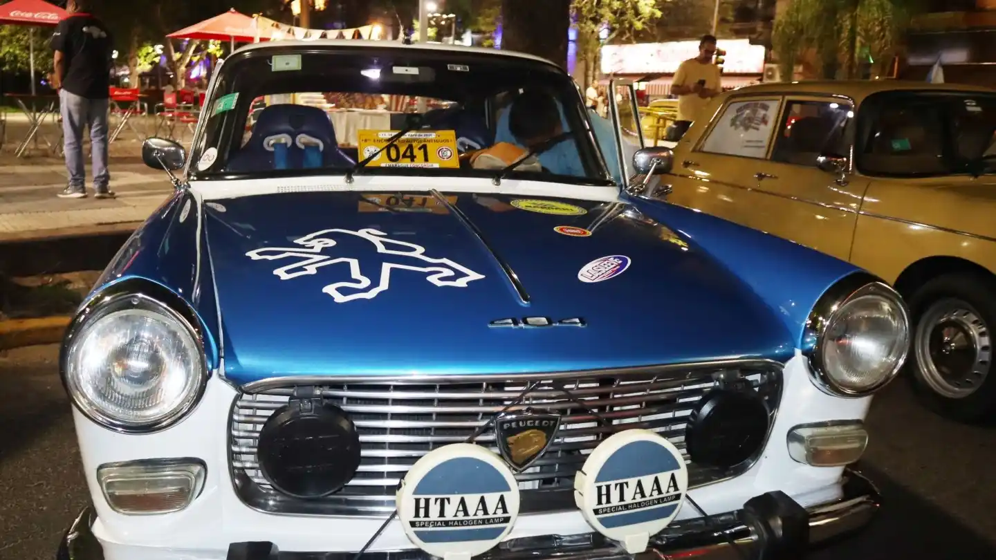 Concordia vive el Encuentro Internacional de Autos Antiguos y Clásicos