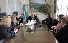 Adultos mayores podrán acceder a tratamientos de equinoterapia