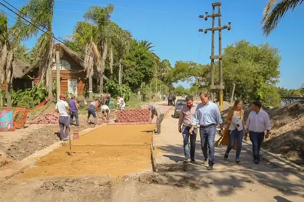 Piaggio recorrió las obras en el Camino de la Costa