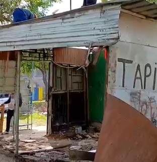Desmantelaron una gomería.