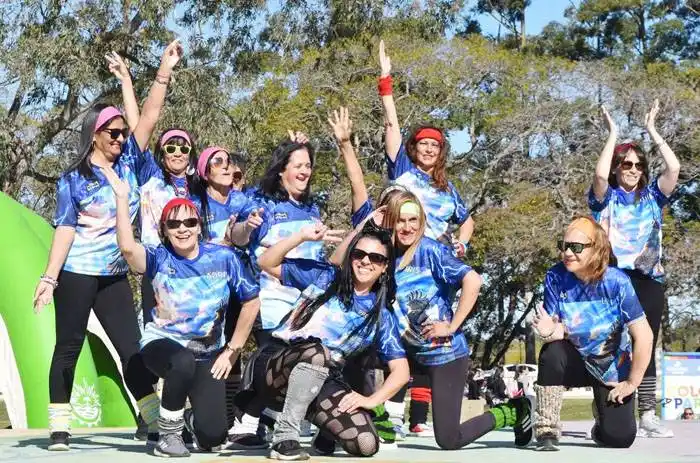 Se realizó una masiva muestra de aerobic en la costanera