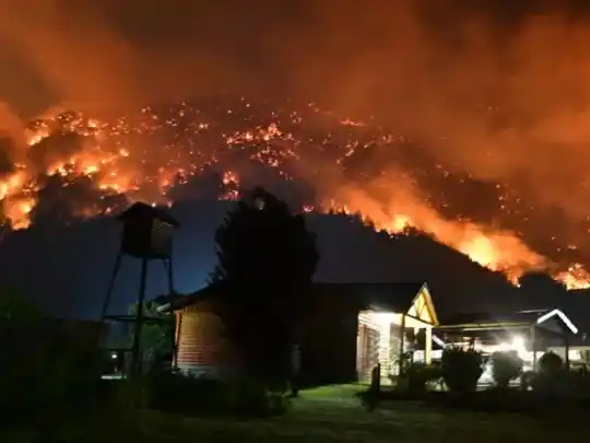 Más de 2200 hectáreas arrasadas y una acusación oficial contra grupos radicalizados.